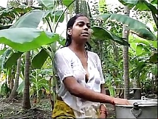 Indian hot cute servant girl showing her boobs and seducing neighbour at out door - Wowmoyback - XVI
